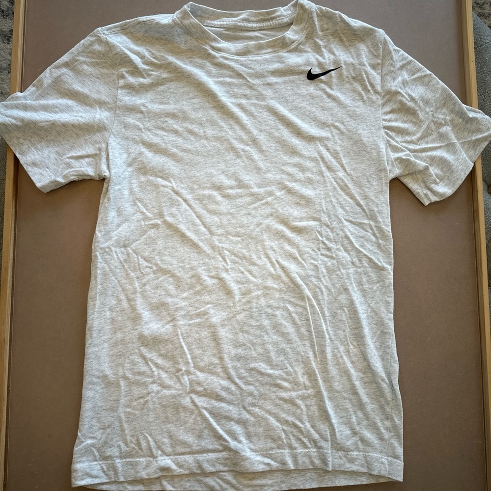 Nike Men's Gray T-Shirt
